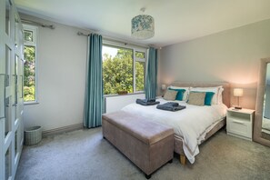 4 soverom, strykejern/-brett, wi-fi (inkludert) og sengetøy