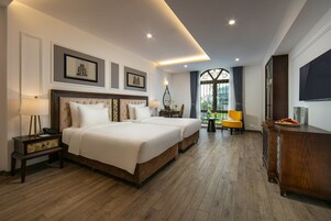 Executive Room | Premium bedding, minibar, in-room safe, desk