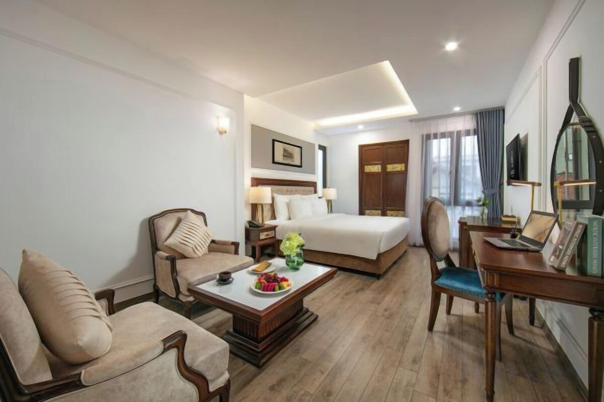 Premium bedding, minibar, in-room safe, desk