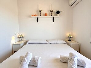 Unclassified image, 4 of 28, button