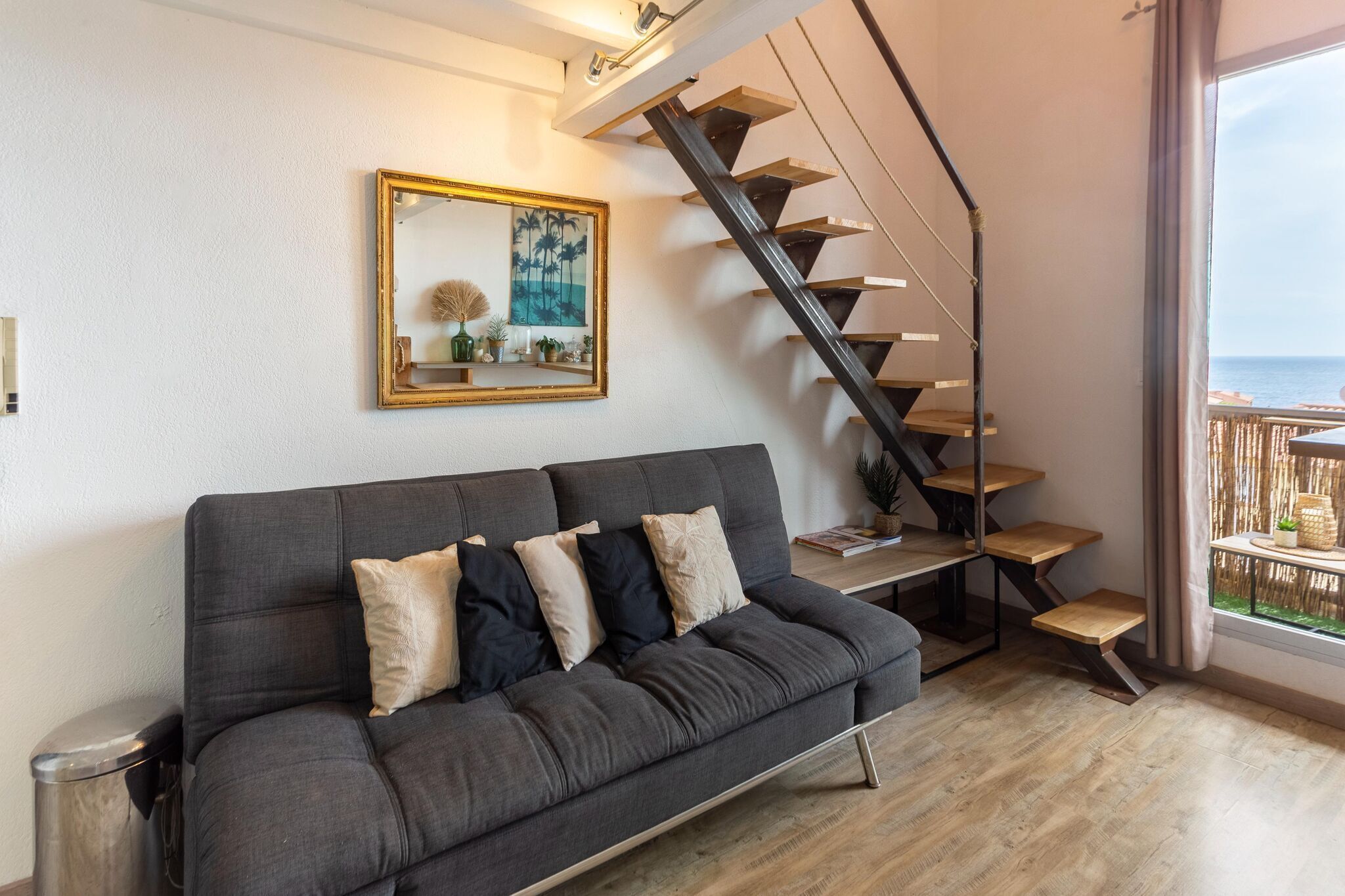 Sea-view apartment in Sausset-les-Pins with terrace