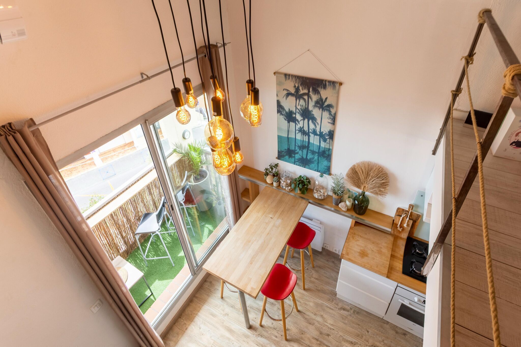 Sea-view apartment in Sausset-les-Pins with terrace