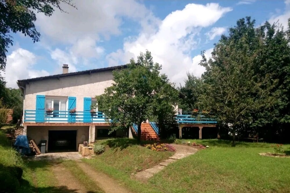 Guest House 'Maison de l'Yron' with Private Pool, Shared Terrace and Wi-Fi