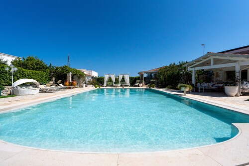 Hotel Apartment 'Agriturismo Salinola 3' with Shared Pool, Wi-Fi and Air Conditioning