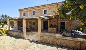 Outdoor dining - Country House 'Cadernera' with Private Pool, Wi-Fi and Air Conditioning (Búger)