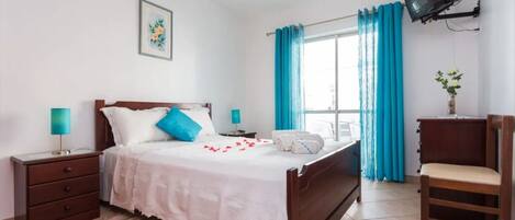 2 makuuhuonetta, silitysrauta/-lauta, ilmainen Wi-Fi, vuodevaatteet