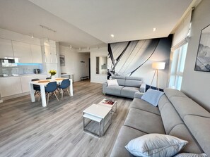 Comfort appartement, 1 slaapkamer, balkon, in toren | Luxe beddengoed, individueel gedecoreerd, individueel gemeubileerd