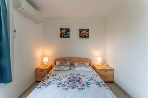2 slaapkamers, een strijkplank/strijkijzer, gratis wifi, beddengoed