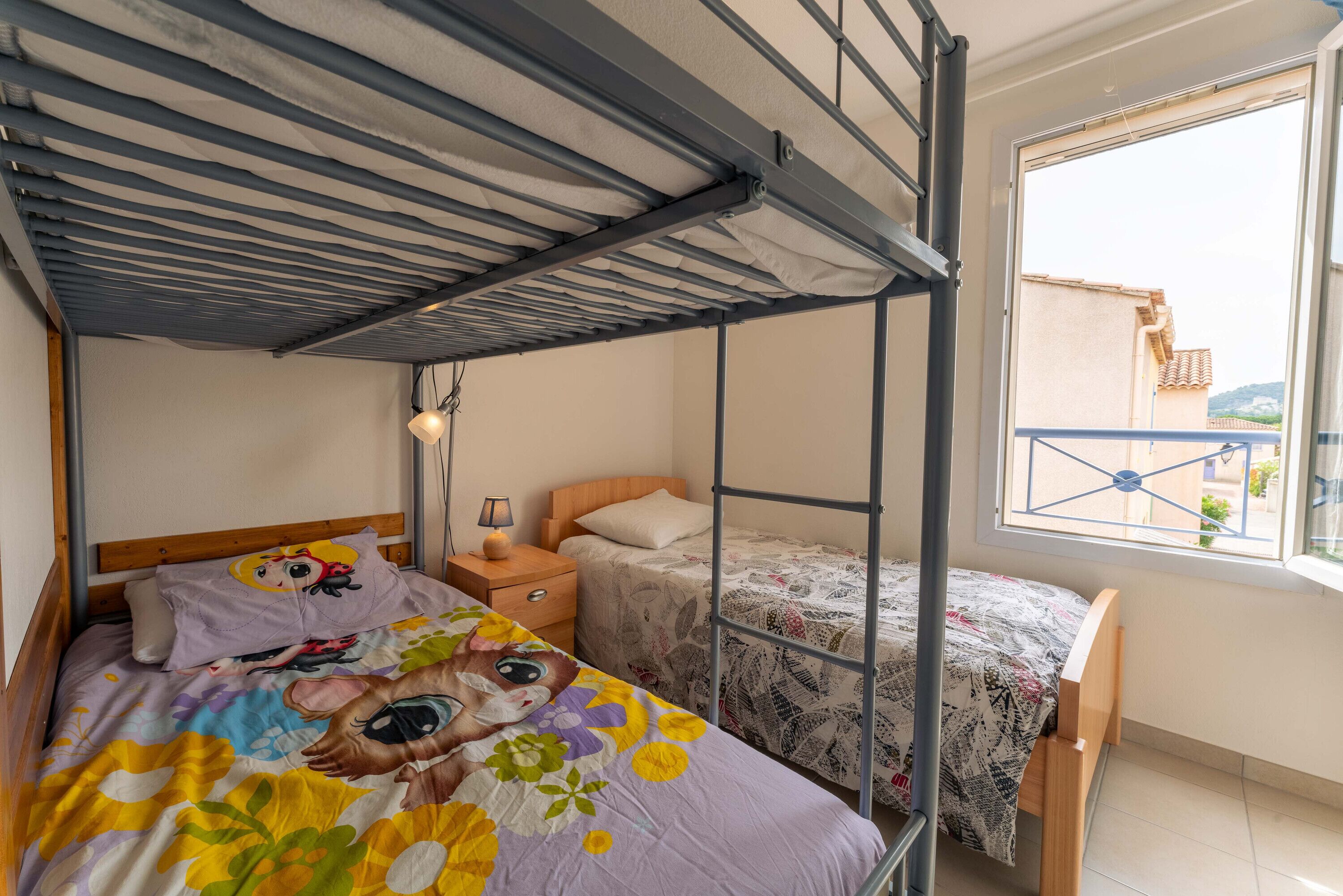 2 slaapkamers, een strijkplank/strijkijzer, gratis wifi, beddengoed