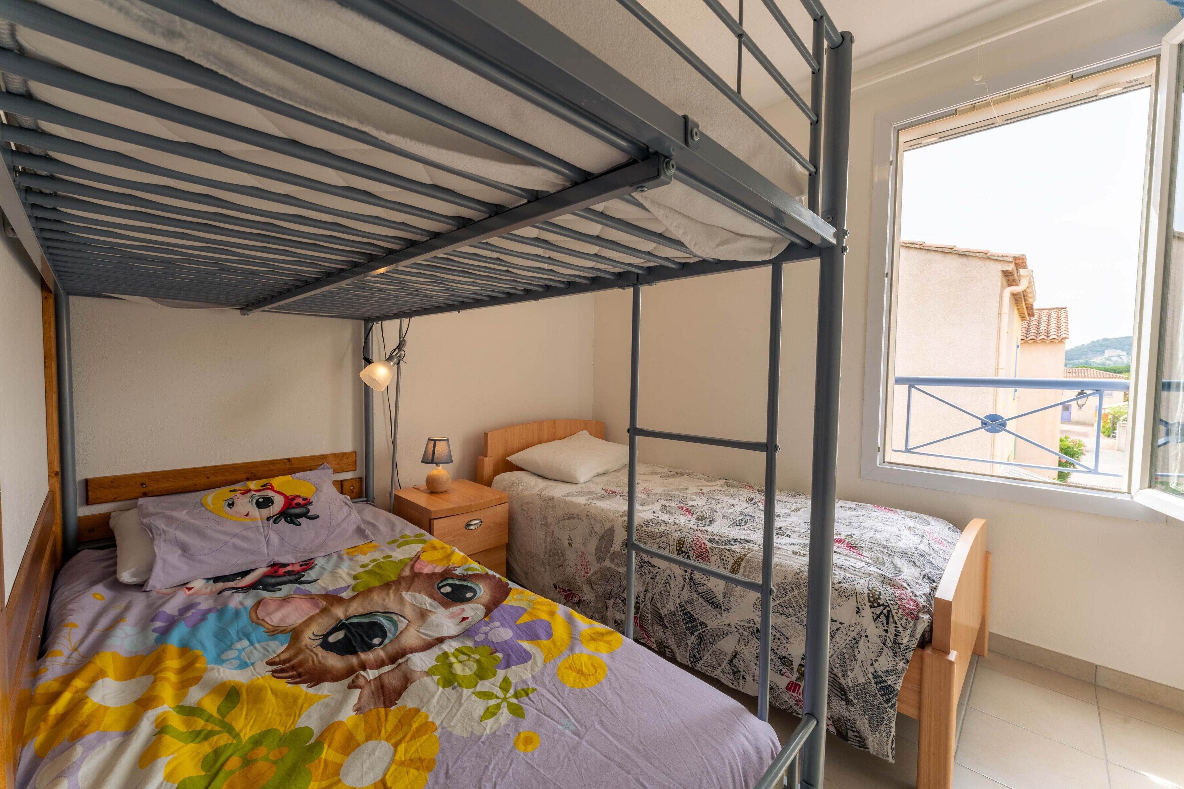 2 chambres, fer et planche à repasser, Wi-Fi gratuit, draps fournis