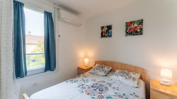 2 makuuhuonetta, silitysrauta/-lauta, ilmainen Wi-Fi, vuodevaatteet