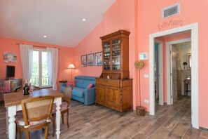 TV - Holiday Home 'Casetta Maya' with Sea View, Wi-Fi and Air Conditioning (Riparbella)