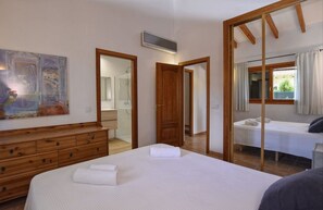 3 Schlafzimmer, Schreibtisch, Bügeleisen/Bügelbrett, kostenloses WLAN