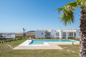 Pool - Apartment 'Apartamento Poniente' with Sea View, Wi-Fi and Air Conditioning (Zahara de los Atunes)