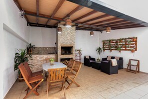 Unclassified image, 3 of 24, button - Holiday Home "Moradia Casa Feliz" with Private Terraces & Wi-Fi (Santa Cruz)