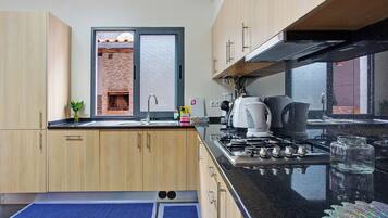 Fridge, microwave, oven, stovetop