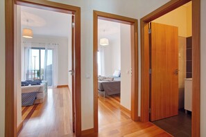 Interior - Holiday Home "Moradia Casa Feliz" with Private Terraces & Wi-Fi (Santa Cruz)