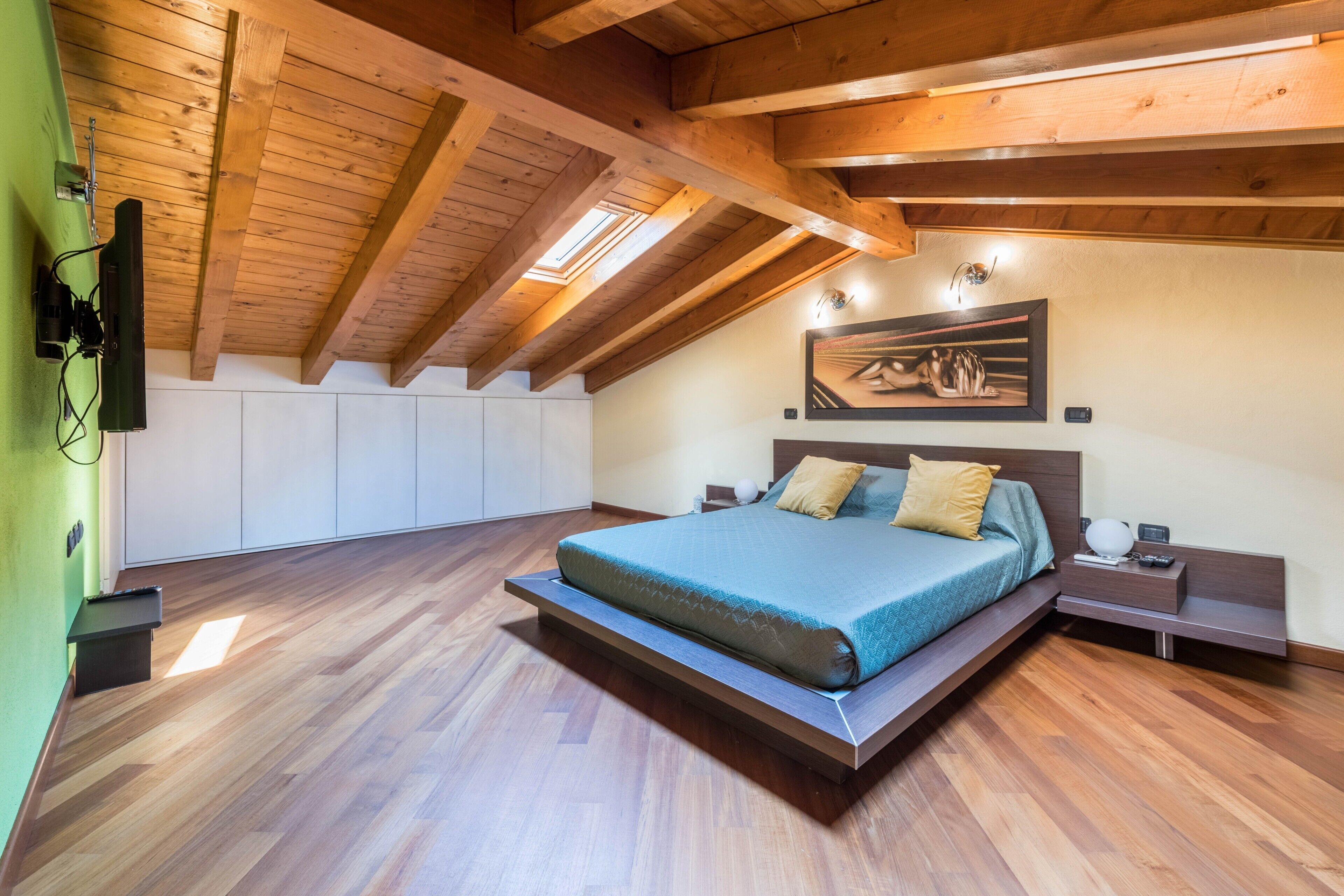 3 bedrooms, iron/ironing board, free WiFi, bed sheets