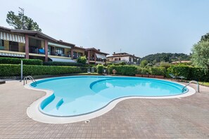Pool - Apartment 'Dimora Del Lago - Oasi Con Piscina' with Shared Pool (Soiano del Lago)