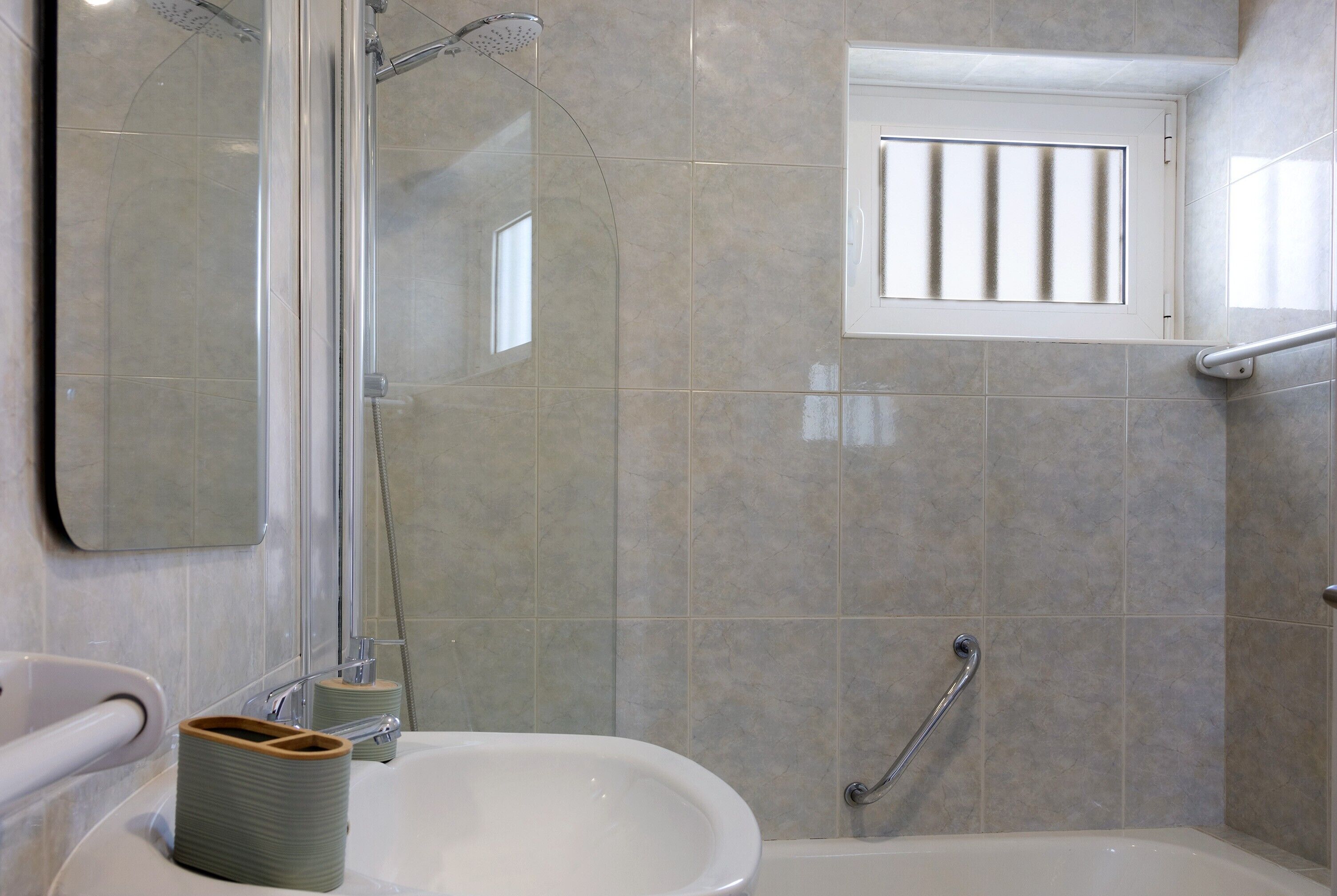 Bathtub, hair dryer, towels