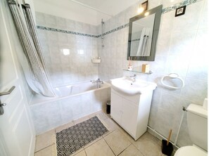 Boblebadekar, hårtørrer, Toiletpapir