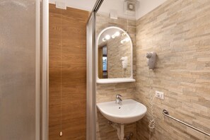 Doccia, asciugacapelli, asciugamani