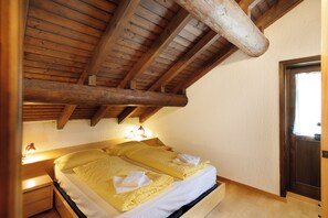 2 bedrooms, free WiFi, bed sheets - Apartment 'Baite Costaccia Appartamento 4a' with Mountain View, Balcony and Wi-Fi (Livigno)