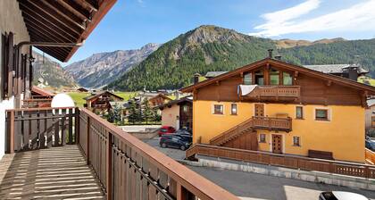 Appartement 'Baite Costaccia Appartamento 4a' avec vue sur les montagnes, balcon et Wi-Fi