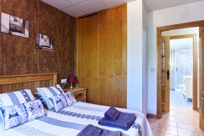 3 chambres, fer et planche à repasser, Wi-Fi gratuit, draps fournis