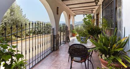 Holiday Home 'Casa Rural La Atalaya' with countryside View, Private Pool and Wi-Fi