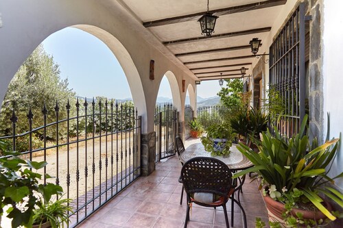 Holiday Home 'Casa Rural La Atalaya' with countryside View, Private Pool and Wi-Fi