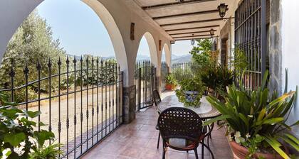 Holiday Home 'Casa Rural La Atalaya' with countryside View, Private Pool and Wi-Fi