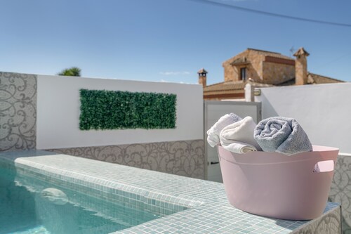 Holiday Home 'Casa Rocio' with Private Pool, Wi-Fi and Air Conditioning
