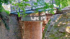 A stone bridge with a metal railing, a brick wall, and a tree in the foreground. - Vacation Home "Ca Josep" with Private Terrace, Balcony & Wi-Fi (Segorbe)