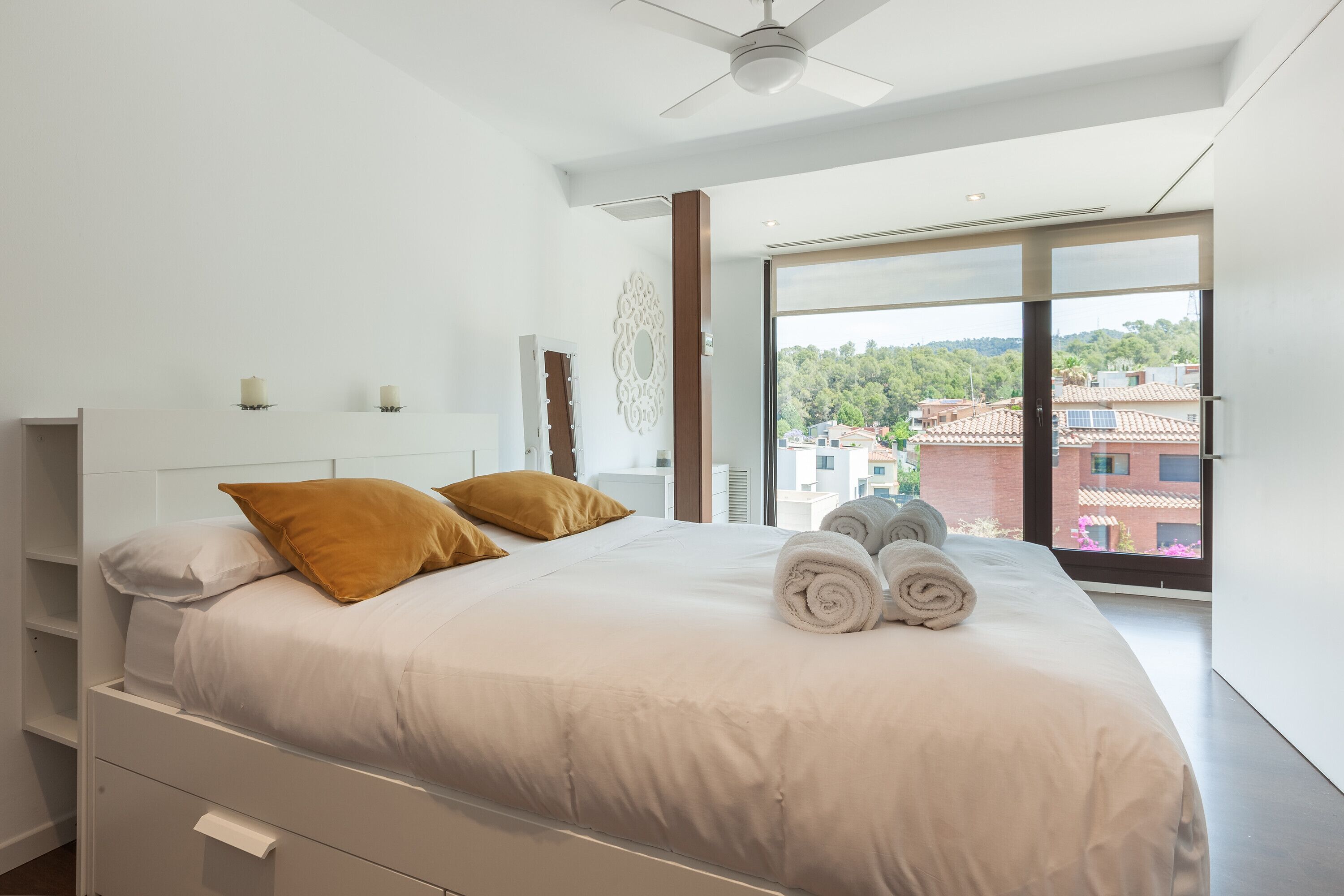 4 bedrooms, iron/ironing board, free WiFi, bed sheets