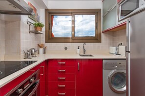 Geladeira, micro-ondas, fogão, cooktop