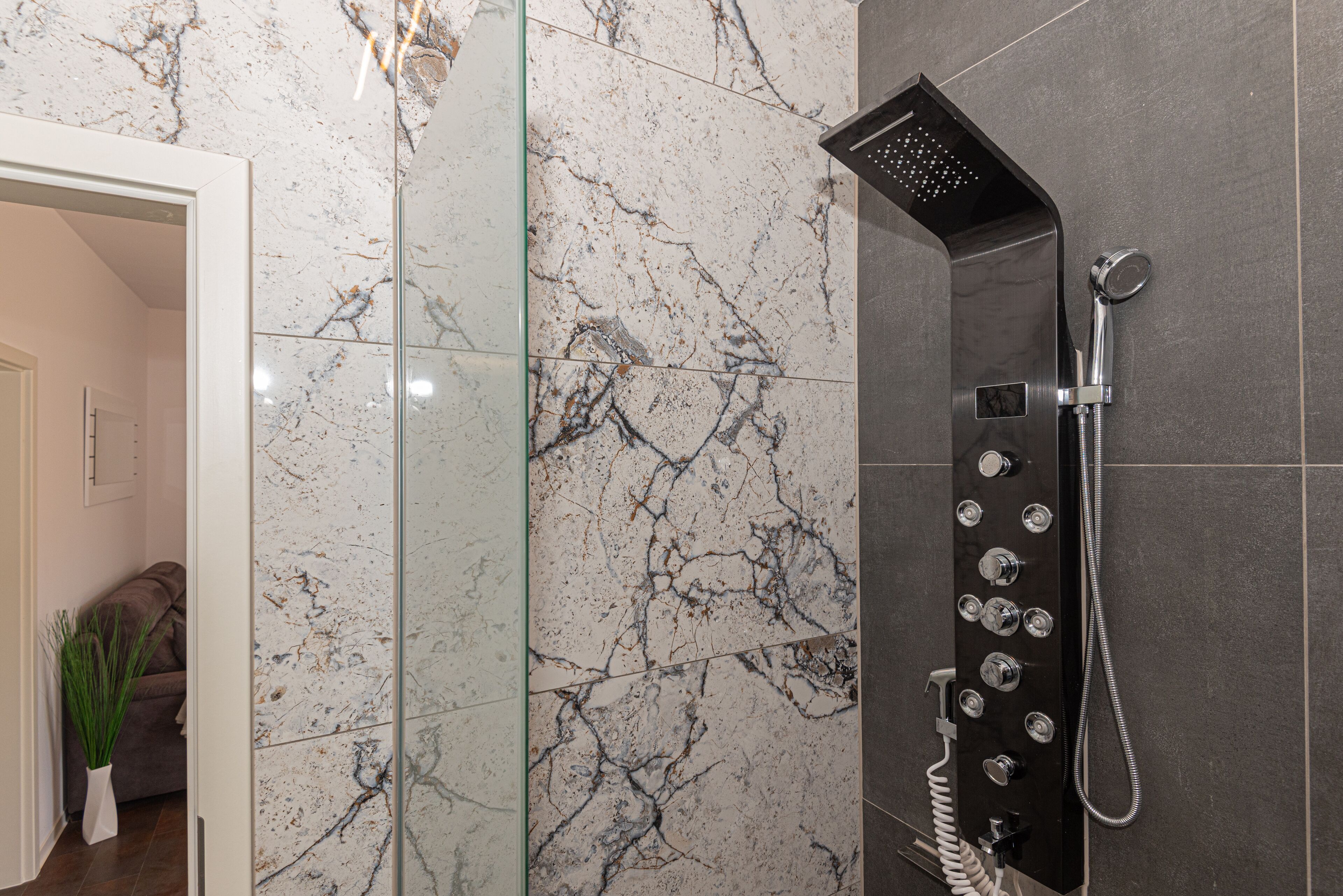 Comfort-Apartment | Badezimmer | Kostenlose Toilettenartikel, Handtücher, Seife, Shampoo