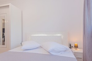 Basic Apartment | 2 bedrooms, iron/ironing board, free WiFi