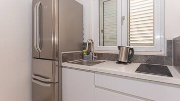 Standard Apartment | Private kitchen | Full-sized fridge, oven, stovetop, dishwasher