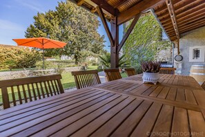 Outdoor dining - The Ostal Cassinia cottage (CASSAGNE)