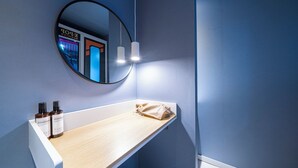 Sing Suite | Free WiFi - Croissant Hotel Guri by Aank (Guri)