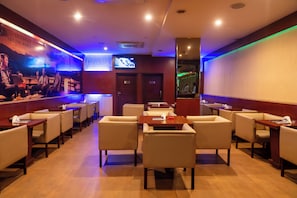 2 bars/lounges - Cosmos Raj Plaza Jaipur (Jaipur)