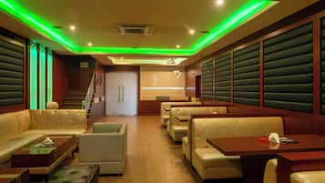 2 bares/lounges, bar na cobertura