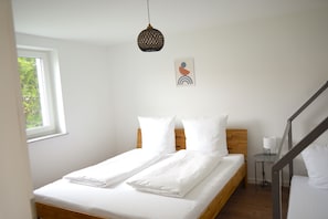 2 Schlafzimmer, Reisekinderbett, kostenloses WLAN, Bettwäsche