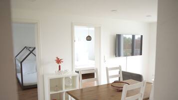2 bedrooms, travel crib, free WiFi, bed sheets