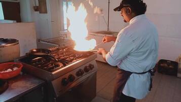Accommodatie ligt op het strand, wit zand, 2 strandbars