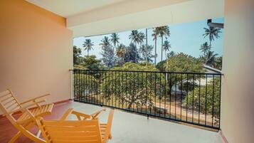 Deluxe Double or Twin Room | Blackout curtains, soundproofing, iron/ironing board, free WiFi