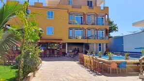 Outdoor pool - Le Mach Apartments (Kilifi)
