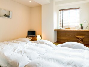 1 室のベッドルーム、デスク、アイロン / アイロン台、WiFi (無料)