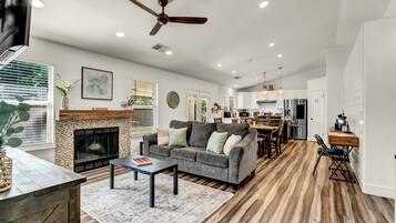 Smart TV, fireplace